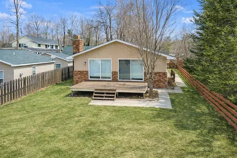 108 Eastbrook Ave, Houghton Lake, MI 48629