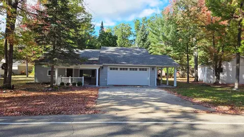 10869 W Higgins Lake Dr, Roscommon, MI 48653