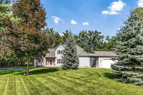3266 W Maplehurst Dr, Roscommon, MI 48653