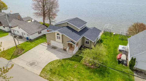 12739 E Houghton Lake Dr, Houghton Lake, MI 48629