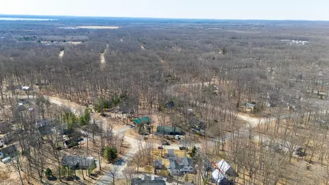 402 Sheffield Dr, Roscommon, MI 48653 photo 25