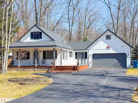 402 Sheffield Dr, Roscommon, MI 48653 photo 2