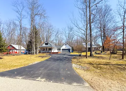 402 Sheffield Dr, Roscommon, MI 48653 photo 3