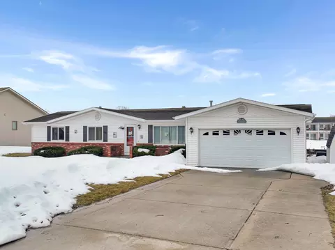216 Riverside Dr, Cheboygan, MI 49721