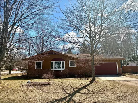 1309 Crestview Dr, Alpena, MI 49707