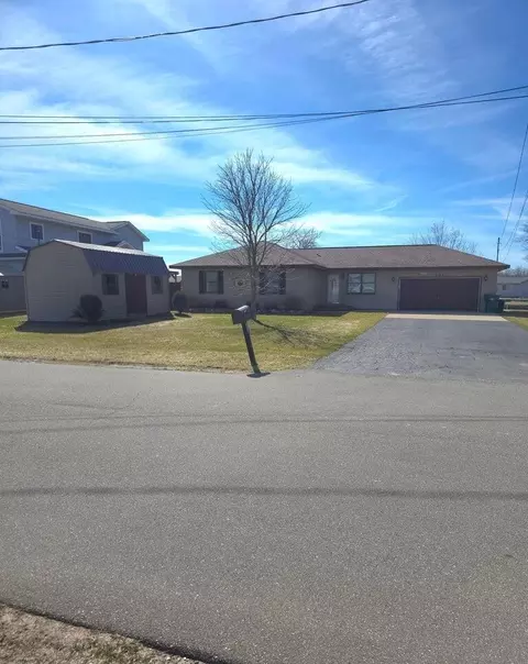 102 Dockside Dr, Houghton Lake, MI 48629
