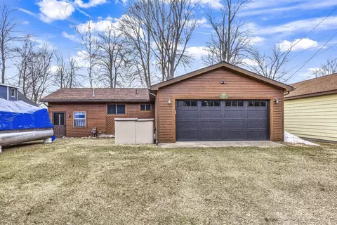 2077 Long Point Dr, Houghton Lake, MI 48629