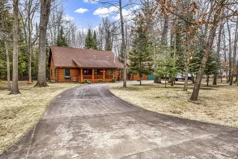 305 Meadow Ln, Prudenville, MI 48651