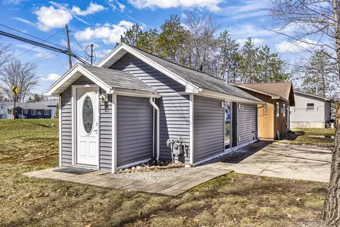 1604 E Houghton Lake Dr, Houghton Lake, MI 48629