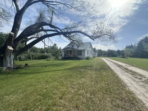 1932 Knepp Rd, Fairview, MI 48621