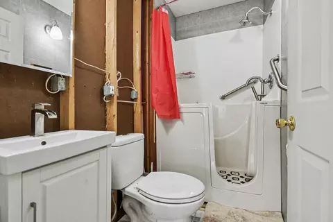 Bath - 4632 Northland Dr, Gladwin, MI 48624 photo 1 of 1