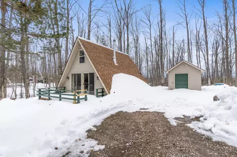 3230 Coolwater Ave, Johannesburg, MI 49751