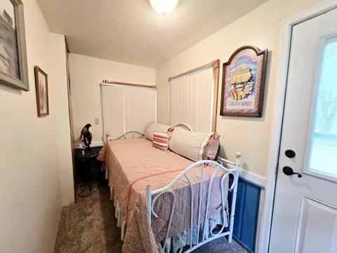 Bedroom - 6416 Jimary Ln, Gladwin, MI 48624 photo 4 of 7