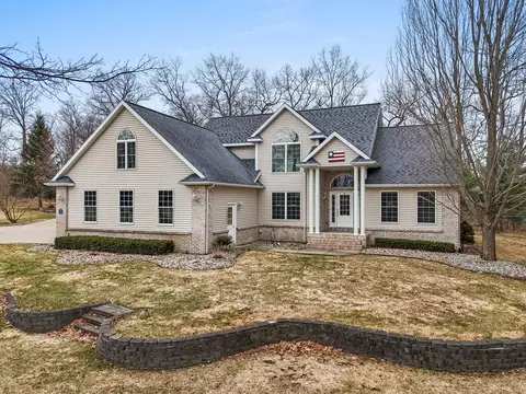 130 Frisco Dr, Houghton Lake, MI 48629