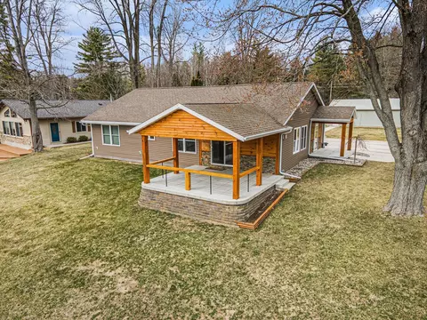 777 Quillett Dr, Beaverton, MI 48612