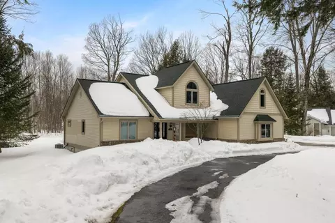 6598 Forest Way, Harbor Springs, MI 49740