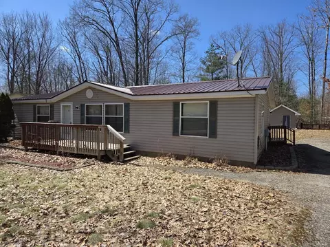 140 Winding Dr, Houghton Lake, MI 48629
