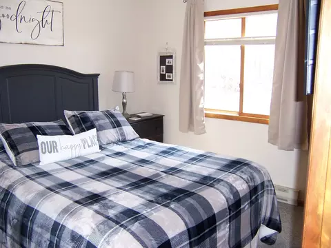 Bedroom - 134 Bourbon St, Roscommon, MI 48653 photo 2 of 4