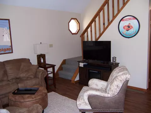 Living - 134 Bourbon St, Roscommon, MI 48653 photo 2 of 5
