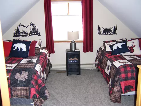 Bedroom - 134 Bourbon St, Roscommon, MI 48653 photo 3 of 4