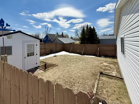 Exterior - 305 Cedar St, Cheboygan, MI 49721 photo 2 of 10