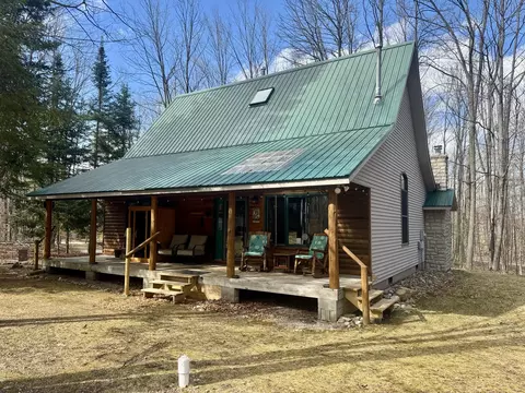 1911 Woodland Trl, Barton City, MI 48705