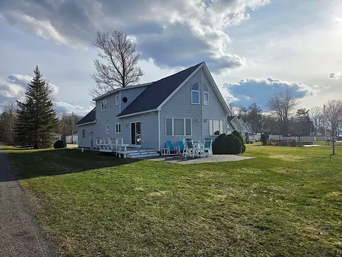 323 Kimberly Dr, Prudenville, MI 48651