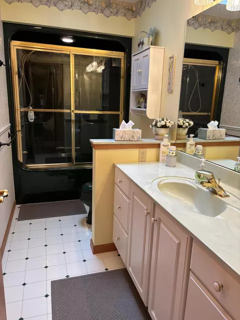 Bath - 14911 Kings Ln, Ocqueoc, MI 49759 photo 1 of 7
