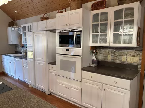 Kitchen - 14911 Kings Ln, Ocqueoc, MI 49759 photo 6 of 12