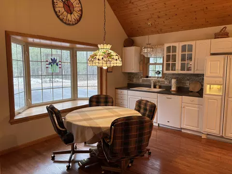 Kitchen - 14911 Kings Ln, Ocqueoc, MI 49759 photo 10 of 12