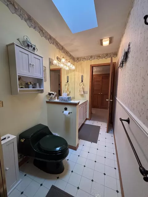 Bath - 14911 Kings Ln, Ocqueoc, MI 49759 photo 3 of 7