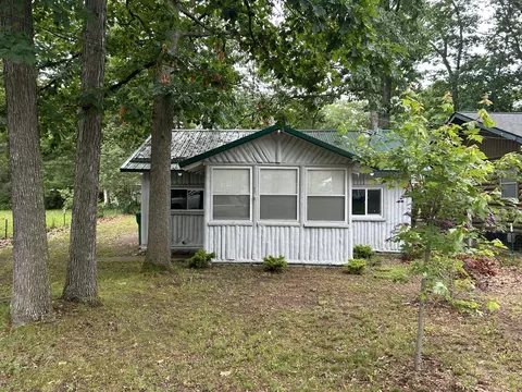 130 Edgewood Dr, Prudenville, MI 48651