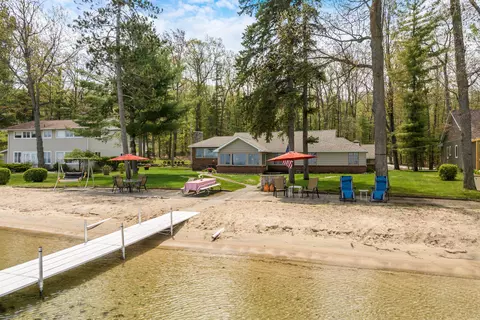 6970 W Higgins Lake Dr, Roscommon, MI 48653
