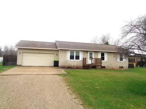 2108 S Sara Dr, Lake City, MI 49651