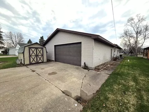 110 Pocahontas Trl, Prudenville, MI 48651