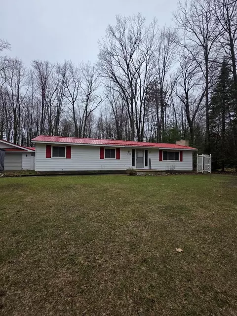 1149 Leeward Ln, Saint Helen, MI 48656