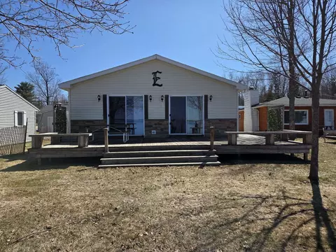 3321 Long Point Dr, Houghton Lake, MI 48629