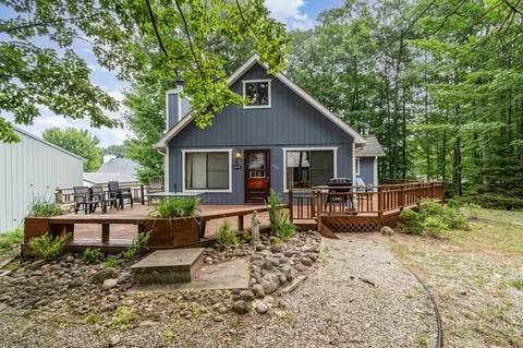 410 Peach Rd, Roscommon, MI 48653