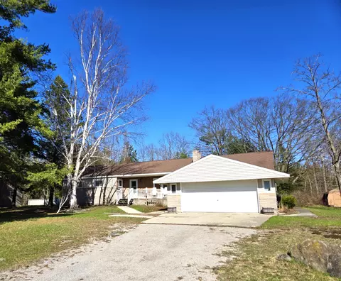 1051 Highland Ct, Alpena, MI 49707