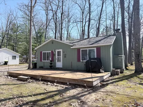 11052 W Higgins Lake Dr, Roscommon, MI 48653