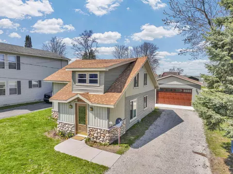 113 Wells St, Houghton Lake, MI 48629