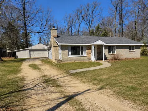 131 Burrill Dr, Prudenville, MI 48651