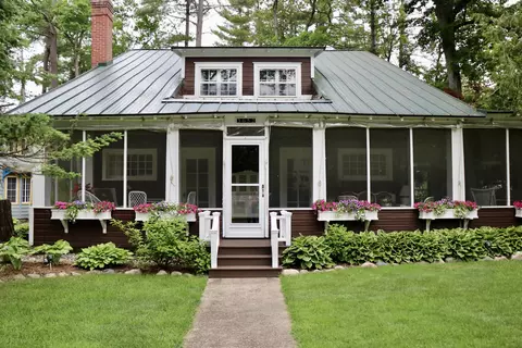 3652 Pier Ave, Indian River, MI 49749
