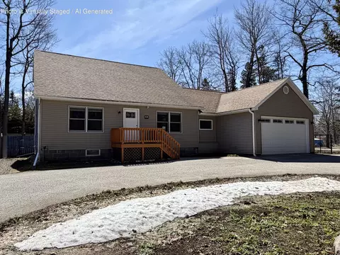 415 W Etherington St, Mackinaw City, MI 49701