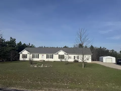 2095 Lakeview Ln, Alanson, MI 49706