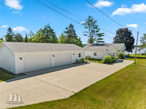 4565 Grant Dr, Lewiston, MI 49756