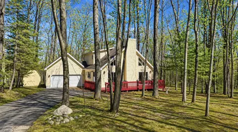 304 Balsam Rd, Roscommon, MI 48653
