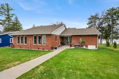 516 W Shoreview Ln, Indian River, MI 49749