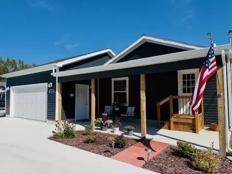 11366 W Shore Dr, Houghton Lake, MI 48629