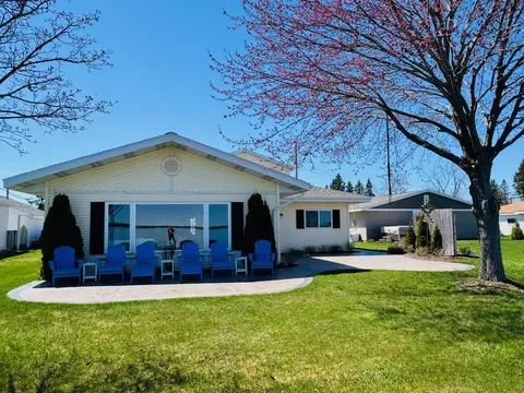 118 Canal Dr, Prudenville, MI 48651